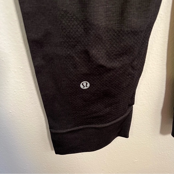 Lululemon Seamlessly Street Crop Black - Picture 11 of 16